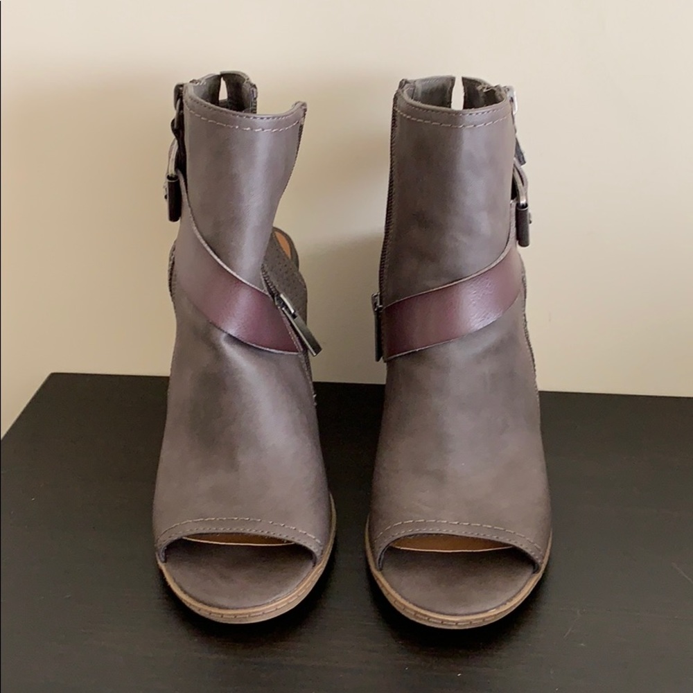 Brown strapped and zipper open toe wedges